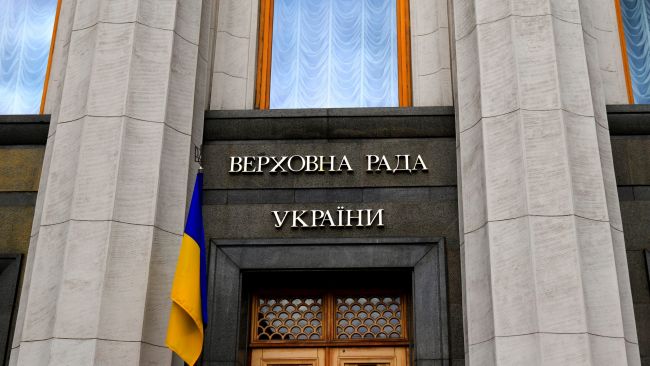 Нардепы сдадут мандаты: Раду могут сделать крайней за потерю территорий