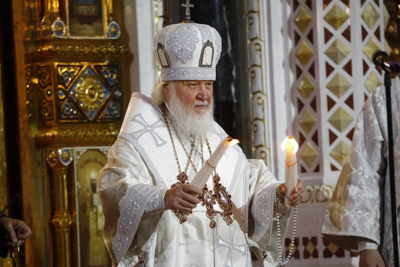 Патриарх Кирилл освятил пасхальные куличи в храме Христа Спасителя