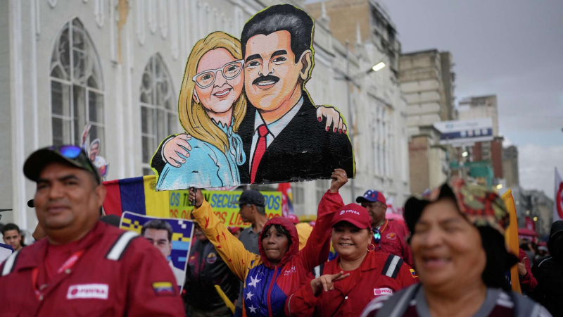 США разрешили Венесуэле оплатить адвокатов для Мадуро и его жены