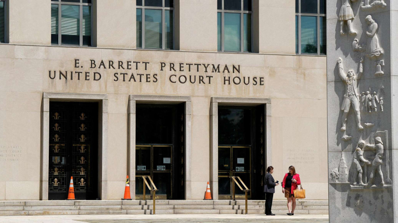 Стрелявшему на ужине с Трампом предъявили обвинение в покушении на президента