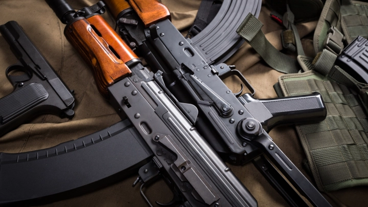 В Киеве неизвестный расстреливает людей из автомата: Есть погибшие, началась паника. Что известно