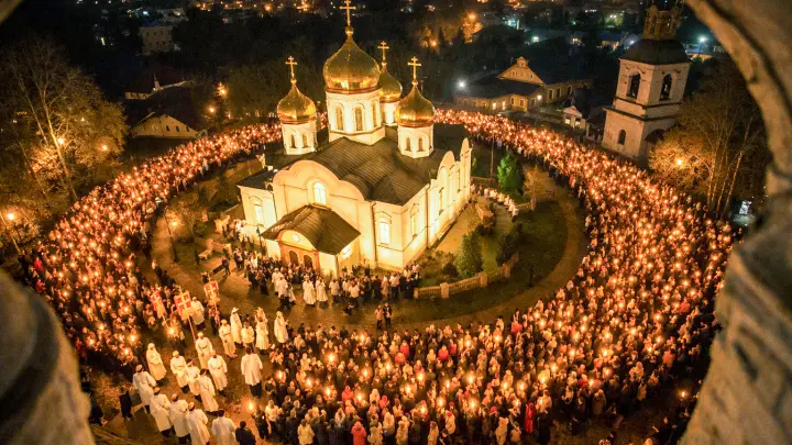 В светлую Пасху Ян Осин пожелал всем мира на нашей земле