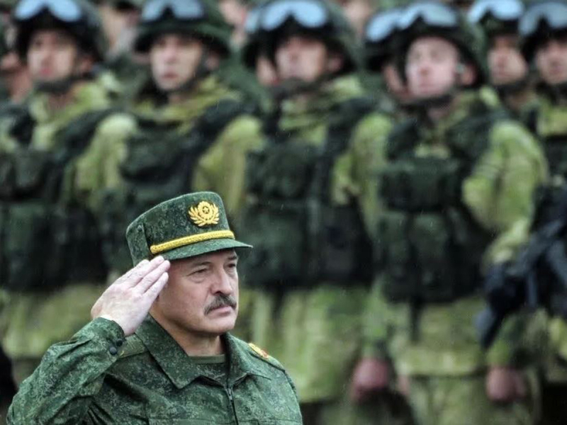 «Чтобы готовить их к войне»: Лукашенко анонсировал точечную отмобилизацию ВС Белоруссии