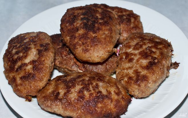 Сколько минут жарить котлеты?