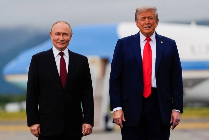 Фото с Путиным стало единственным групповым снимком Трампа в Пальмовой комнате