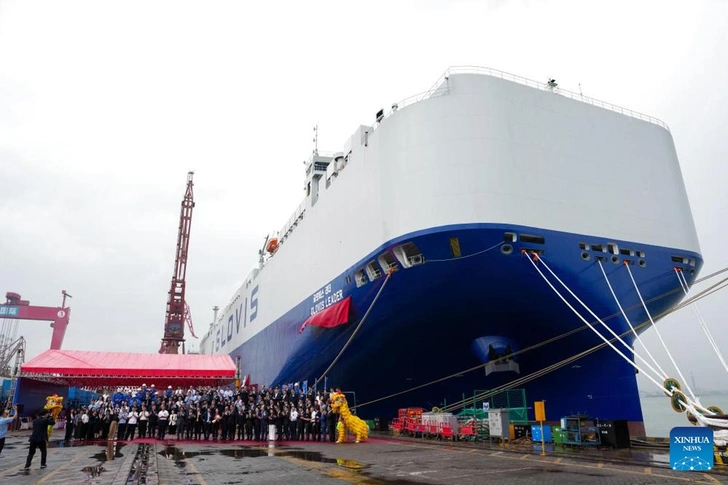 Китайцы построили самый большой в мире морской автомобилевоз. И отдали его соседям