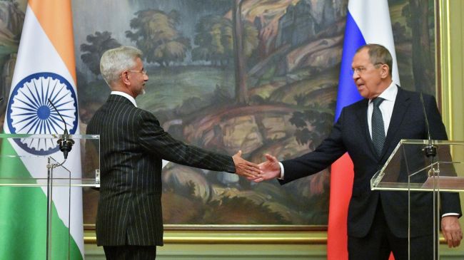 Лавров с индийским коллегой обсудили предстоящие контакты Путина и Моди