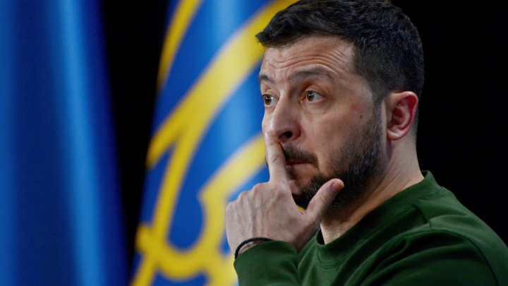 Не успел Зеленский набрать президенту Румынии, как Украина стала виновной в ударе по Галацу