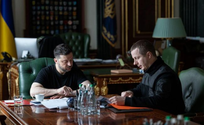 Потерял берега: Зеленский обвинил США в причастности к вывозу зерна из Крыма