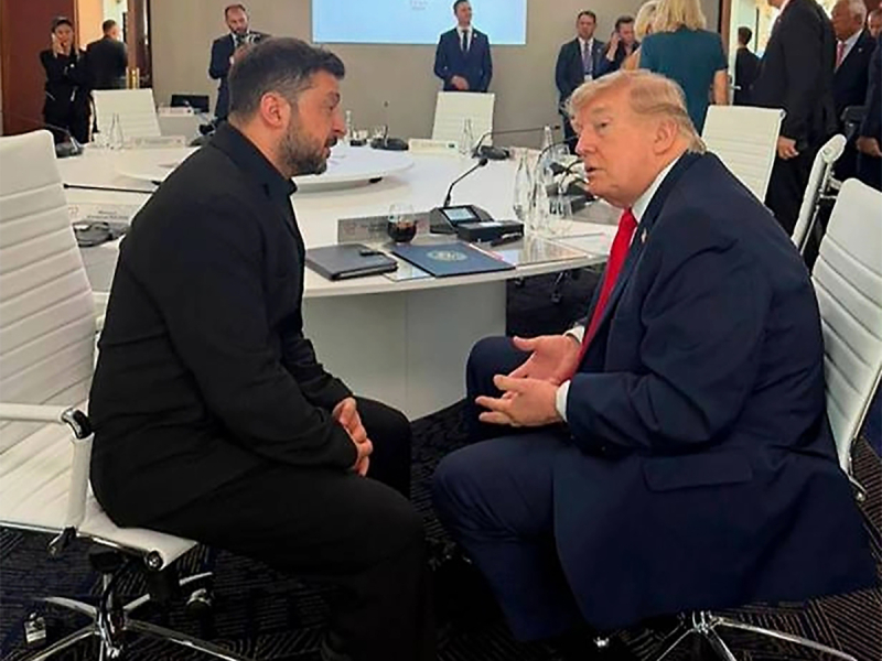 Трамп демонстративно прошёл мимо Зеленского на G7 — момент попал на видео
