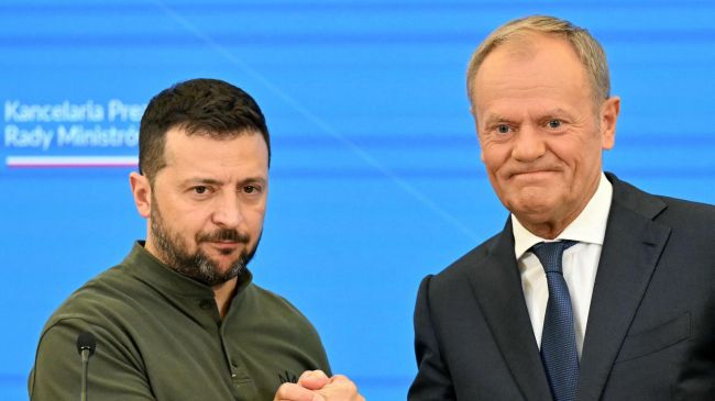 Туск «с пониманием» отнесся к прославлению Зеленским нацистов
