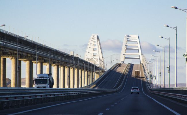 Движение автотранспорта по Крымскому мосту возобновлено — оперштаб