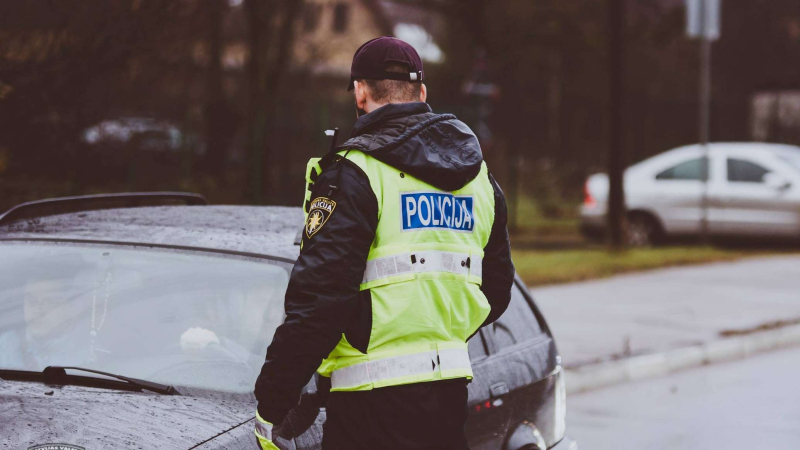 Латвийских полицейских обяжут перед службой проходить тест на алкоголь