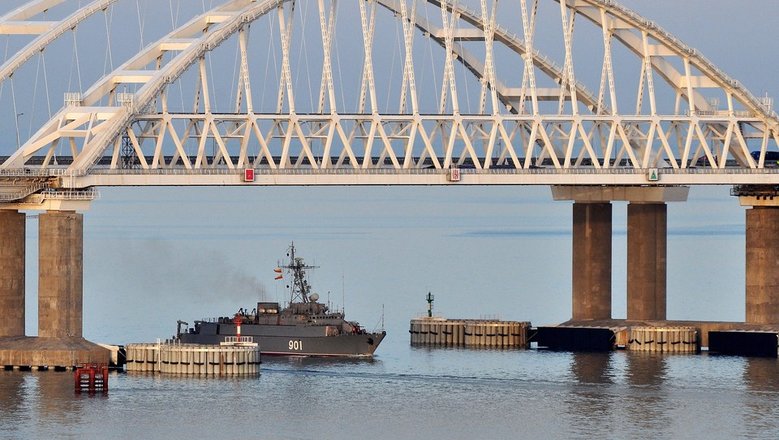 Движение автомобилей через Крымский мост нормализовалось: очередей с обеих сторон нет