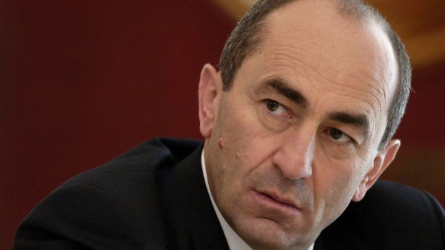 Экс-президента Армении Роберта Кочаряна увезли в больницу из суда