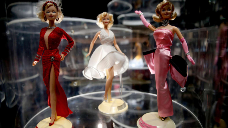 Компания Mattel выпустила куклу Барби в образе Мэрилин Монро