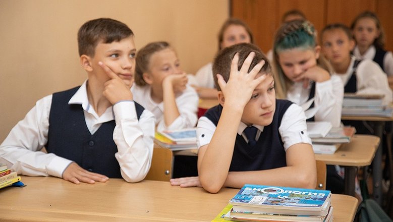 Минпросвещения: осенние каникулы у школьников будут длиннее зимних