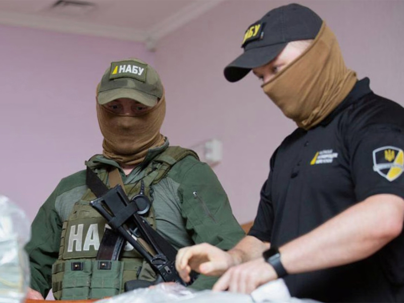 «Там четыре мешка, можете ехать в Офис президента» — НАБУ раскрыло детали громкого коррупционного дела в окружении Зеленского