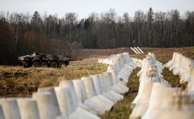 В Польше назвали возводимую на восточной границе линию укреплений дырявой