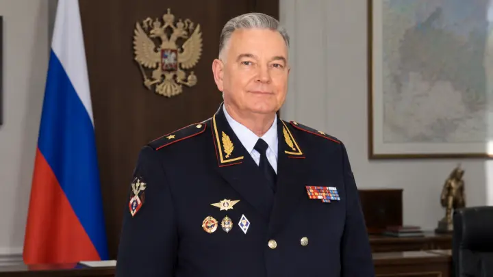 Генерал торговал бензином. Вместе с топ-менеджерами: Заявление МВД России
