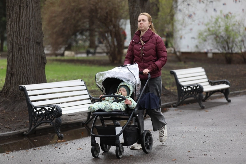 С 1 октября повысят социальные выплаты. Сколько составят прибавки пенсионерам и семьям с детьми