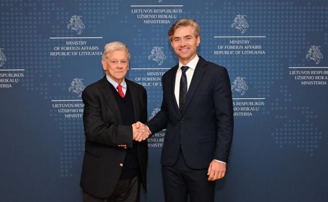 Спецпосланник Трампа по пути в Минск заехал для консультации в Вильнюс