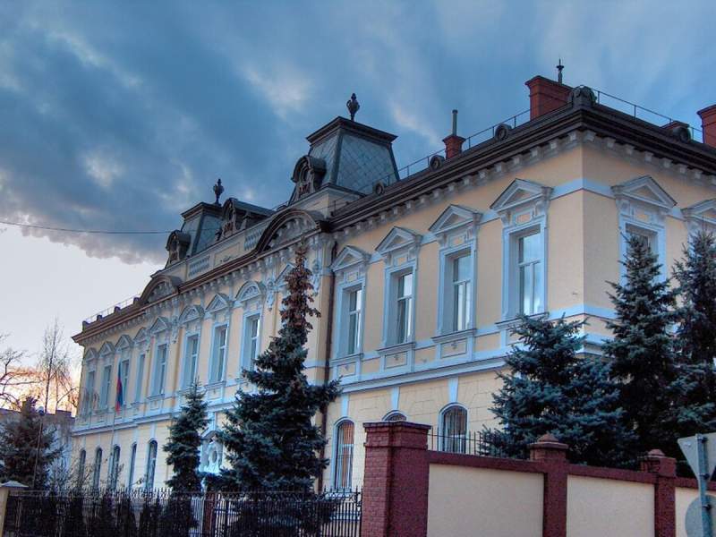 Венгрия высылает 10 российских дипломатов: Будапешт объявил о жестком решении